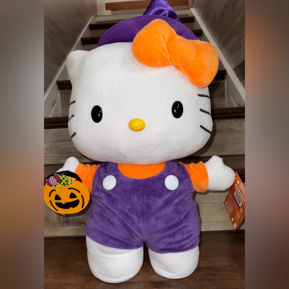 Cute 🥰 HELLO KITTY 23” HALLOWEEN WITCH PORCH DOOR GREETER PLUSH SANRIO 2025 NEW